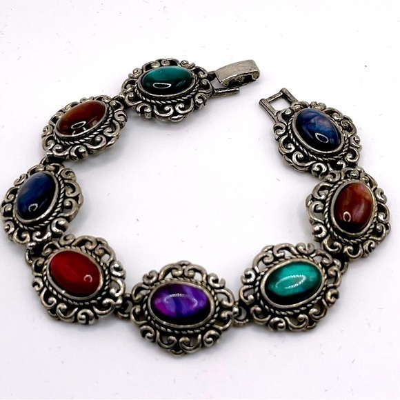 Jewelry - Vintage style silver tone heavy dome oval glass stones bracelet